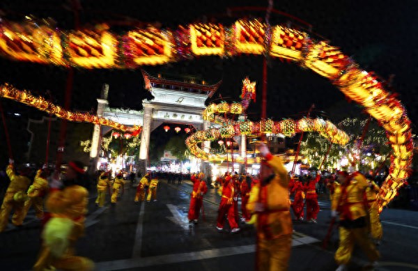 南嶽火燈巡遊