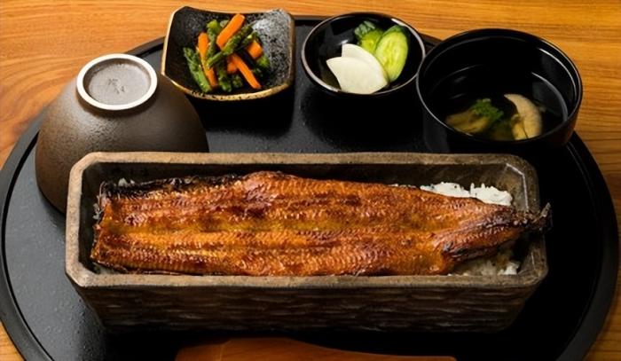 四代目菊川鰻魚飯