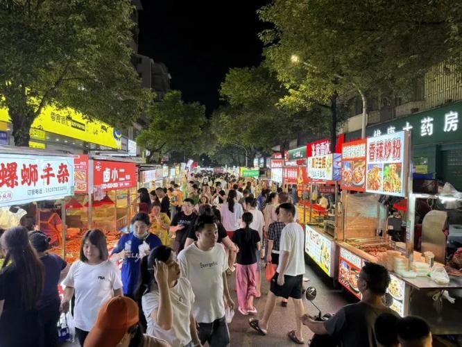 八里街永宁广场夜市